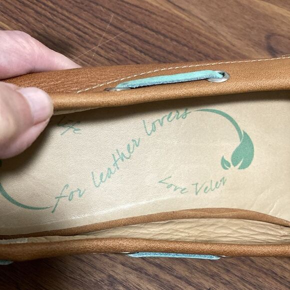 Velez Leather Slip On Driving Shoe in Classic Moccasin Style. Size 38. - Picture 5 of 8